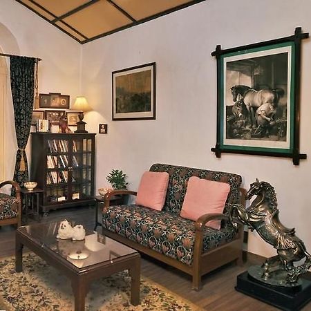 Welcomheritage Connaught House Mount Abu Exterior foto