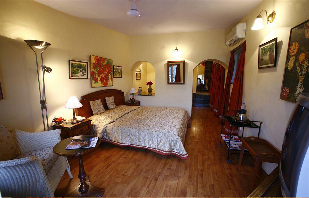 Welcomheritage Connaught House Mount Abu Exterior foto