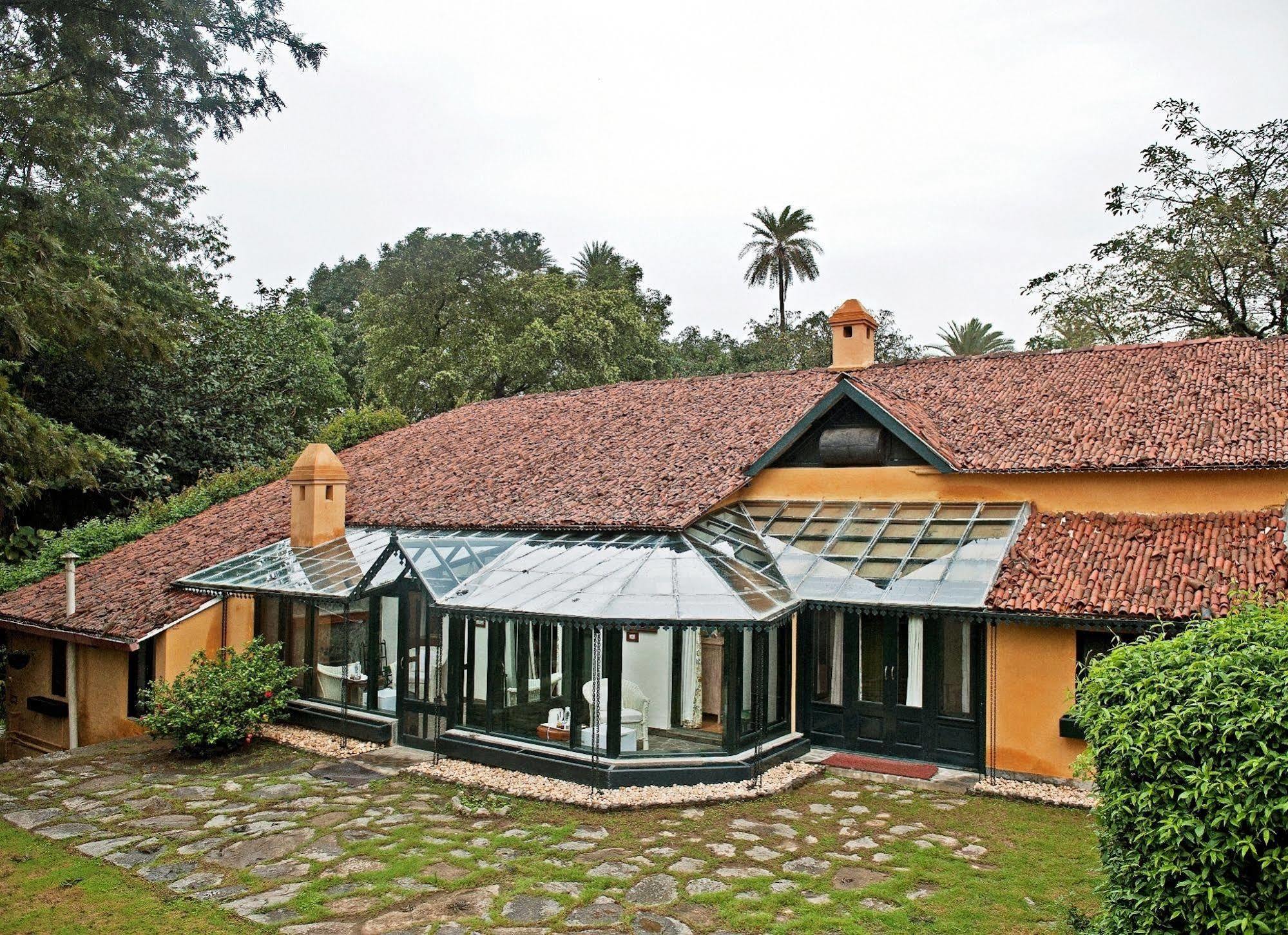 Welcomheritage Connaught House Mount Abu Exterior foto