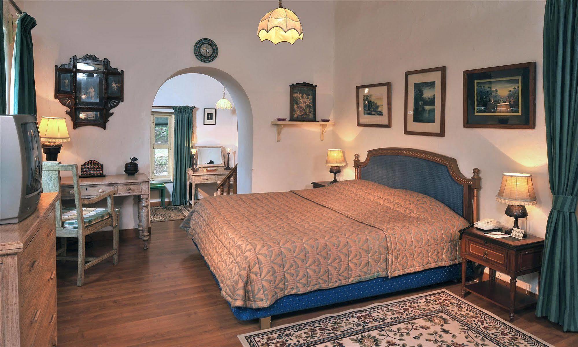 Welcomheritage Connaught House Mount Abu Exterior foto