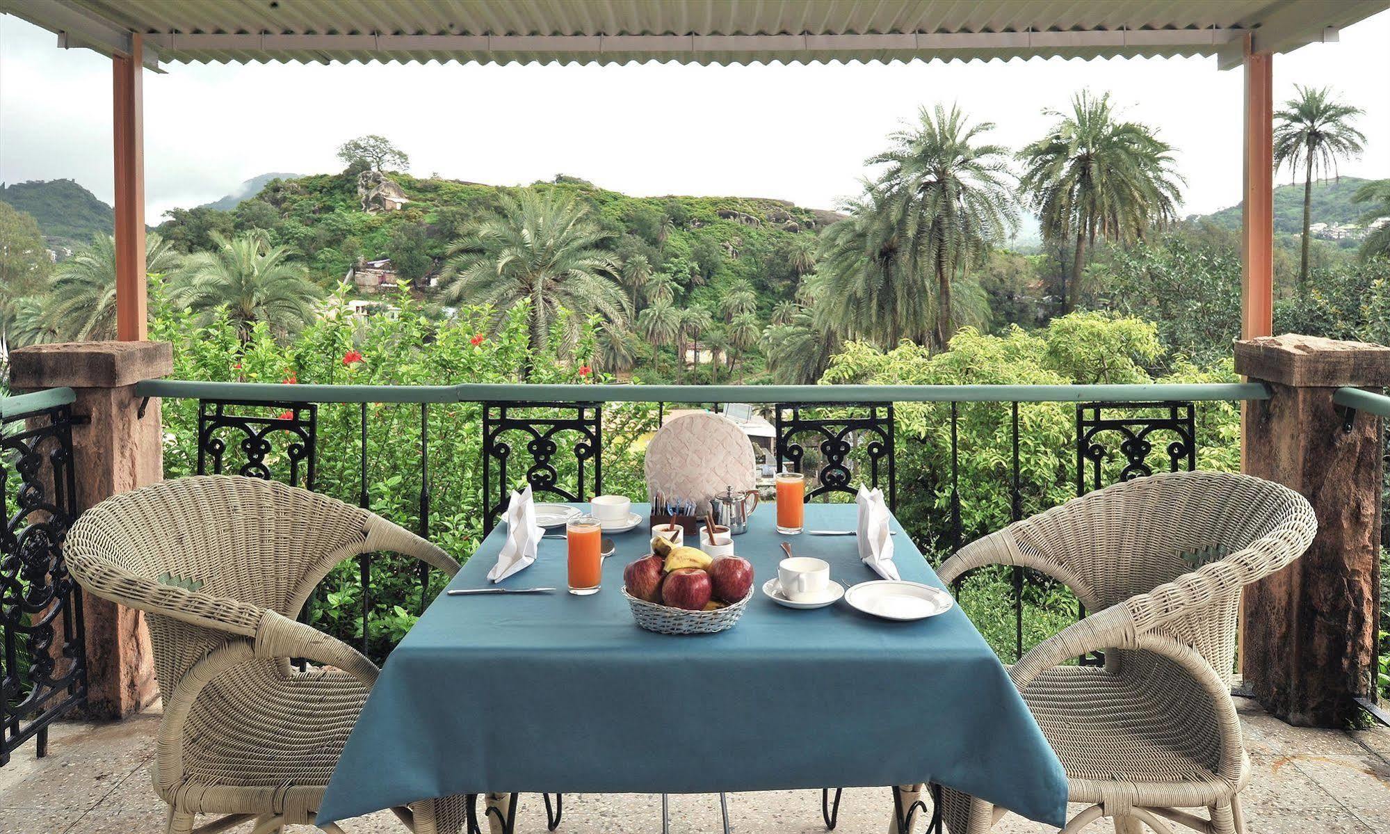 Welcomheritage Connaught House Mount Abu Exterior foto