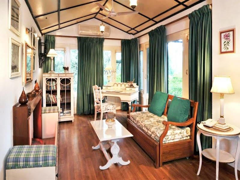 Welcomheritage Connaught House Mount Abu Exterior foto